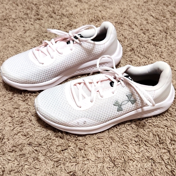 Women's Under Armour Shoes (Size-8 and 1/2) - Picture 7 of 13